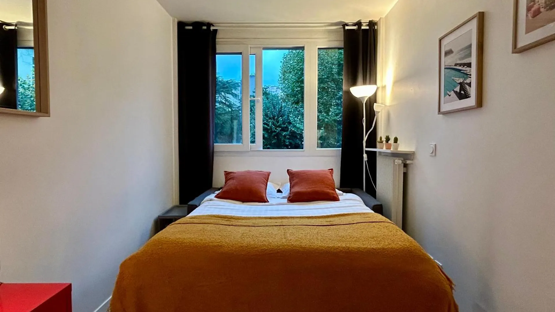 Apartment Fully Equipped Studio Near Metro Paris