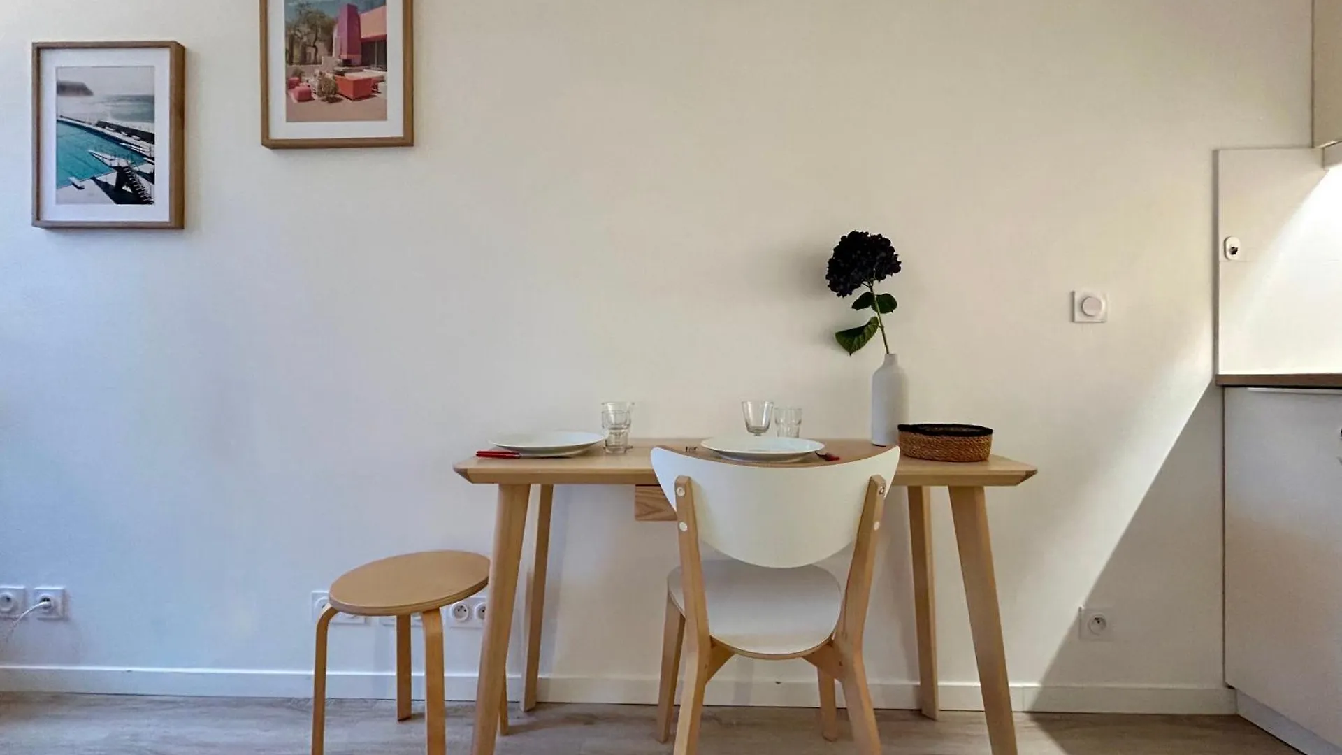 Fully Equipped Studio Near Metro Paris Apartment