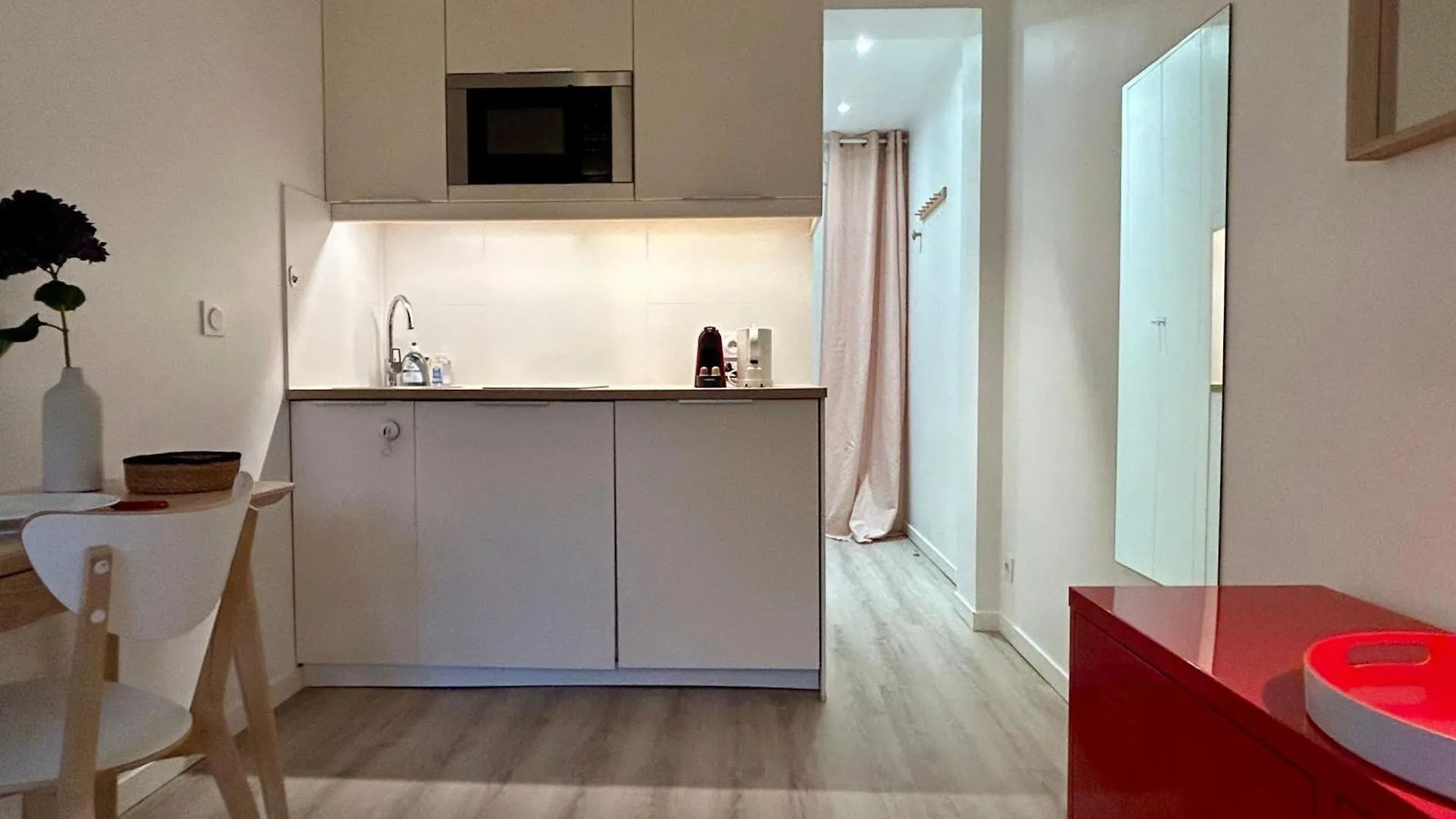 Fully Equipped Studio Near Metro Paris France