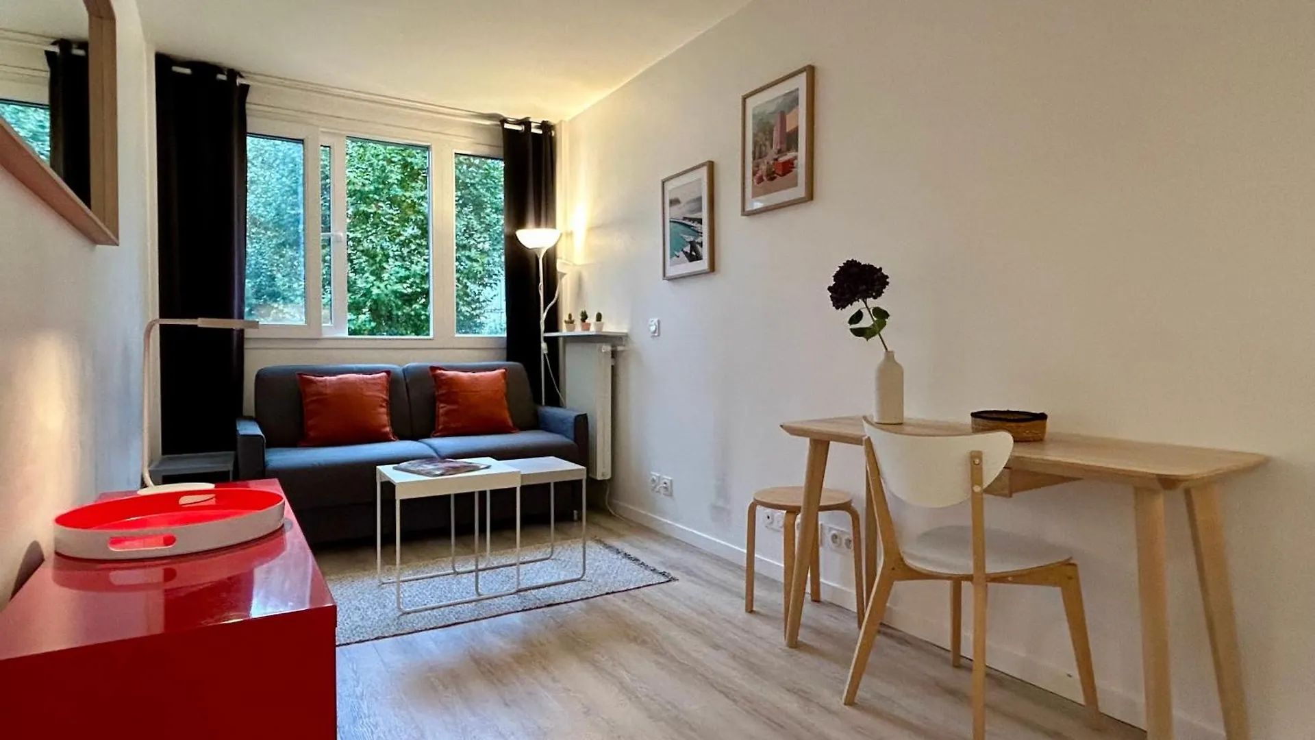 Fully Equipped Studio Near Metro location