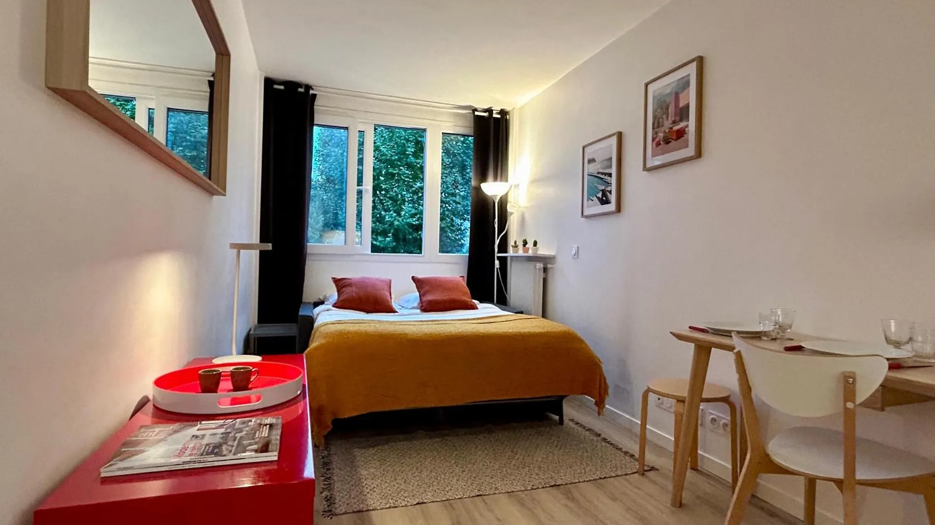 Fully Equipped Studio Near Metro Paris Apartment
